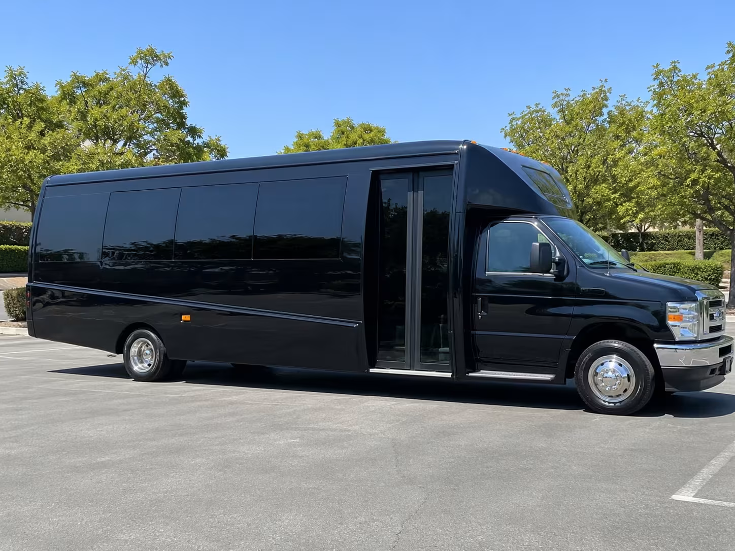 fall river minibus rentals for local museum and park trips